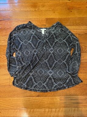 Women's H&M Black Patterned Long Sleeve V-Neck Top